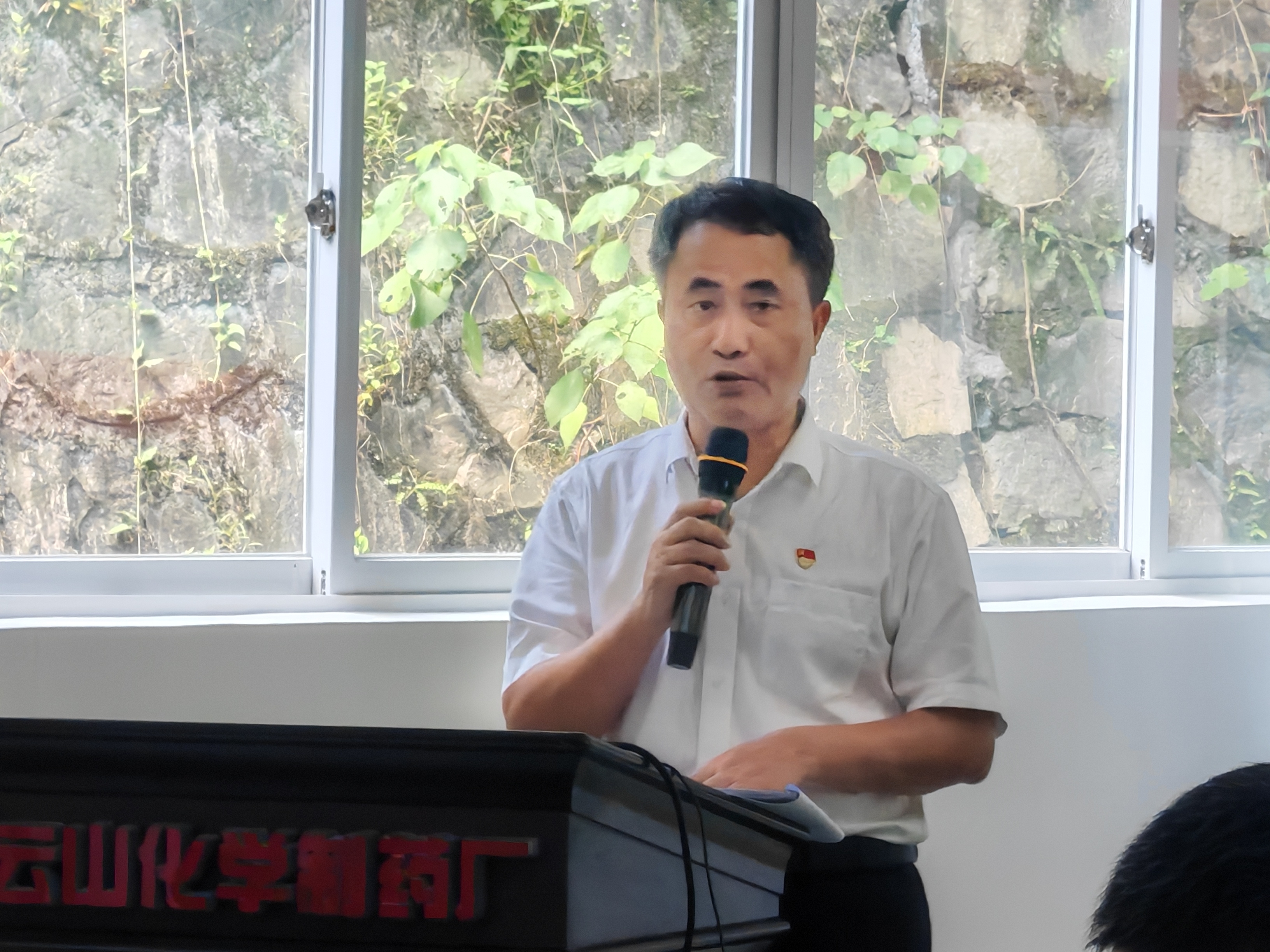 2.黃總作報(bào)告-1.jpg 2.黃總作報(bào)告-1.jpg